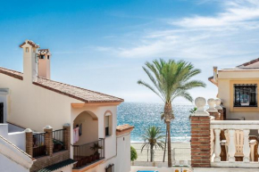 Townhouse by the beach in Estepona center